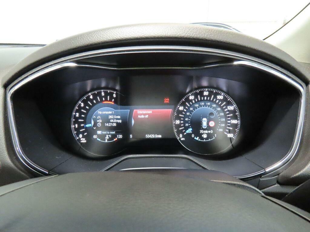 Ford Mondeo Hatchback Silver #9
