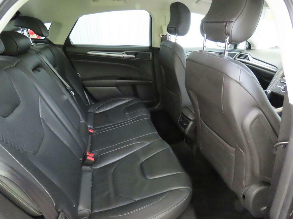 Ford Mondeo Hatchback Silver #11