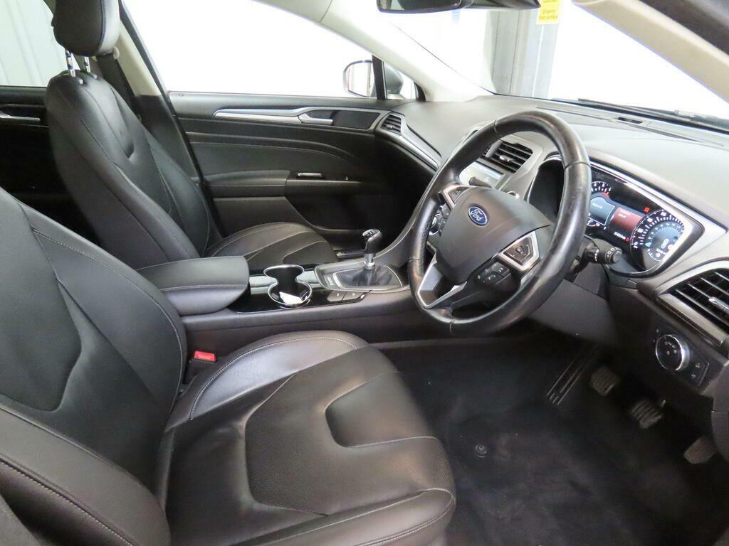 Ford Mondeo Hatchback Silver #7
