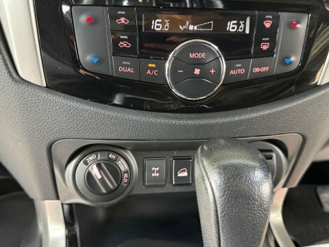 Nissan Navara 2.3 Dci Tekna 4X4 Shr Dcb 190 Bhp Silver #55