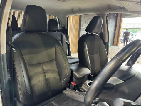 Nissan Navara 2.3 Dci Tekna 4X4 Shr Dcb 190 Bhp Silver #46