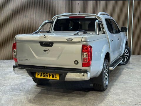 Nissan Navara 2.3 Dci Tekna 4X4 Shr Dcb 190 Bhp Silver #24