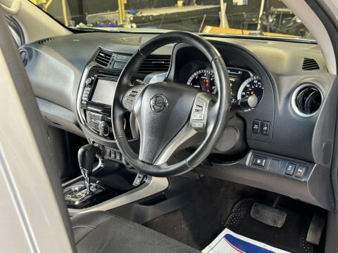 Nissan Navara 2.3 Dci Tekna 4X4 Shr Dcb 190 Bhp Silver #49