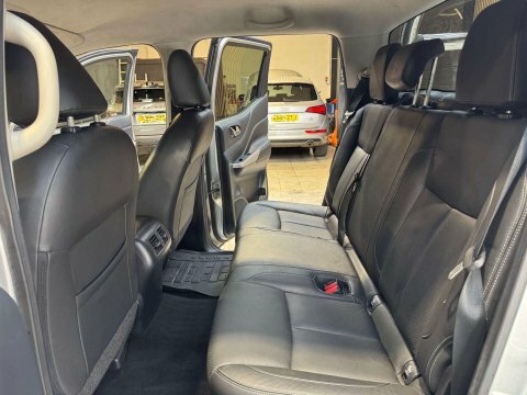 Nissan Navara 2.3 Dci Tekna 4X4 Shr Dcb 190 Bhp Silver #68