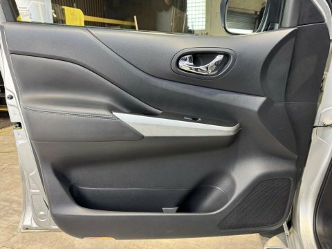 Nissan Navara 2.3 Dci Tekna 4X4 Shr Dcb 190 Bhp Silver #77