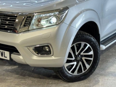 Nissan Navara 2.3 Dci Tekna 4X4 Shr Dcb 190 Bhp Silver #39