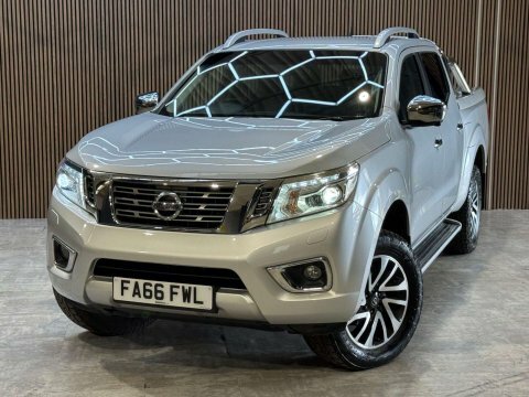 Nissan Navara 2.3 Dci Tekna 4X4 Shr Dcb 190 Bhp Silver #35