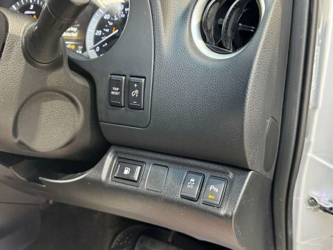 Nissan Navara 2.3 Dci Tekna 4X4 Shr Dcb 190 Bhp Silver #56