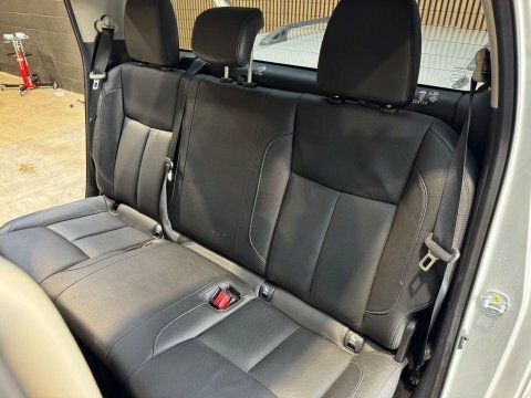Nissan Navara 2.3 Dci Tekna 4X4 Shr Dcb 190 Bhp Silver #67