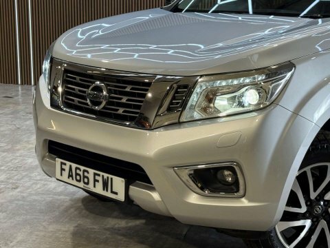 Nissan Navara 2.3 Dci Tekna 4X4 Shr Dcb 190 Bhp Silver #40