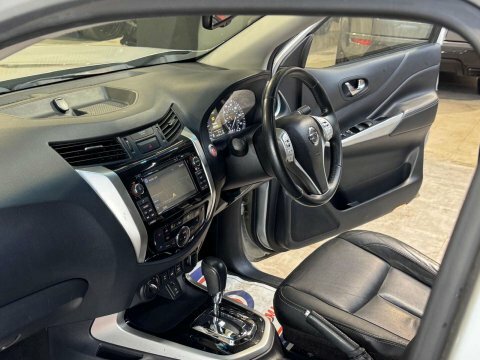 Nissan Navara 2.3 Dci Tekna 4X4 Shr Dcb 190 Bhp Silver #78