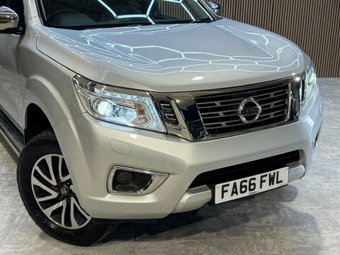 Nissan Navara 2.3 Dci Tekna 4X4 Shr Dcb 190 Bhp Silver #10