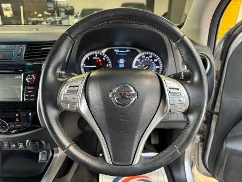 Nissan Navara 2.3 Dci Tekna 4X4 Shr Dcb 190 Bhp Silver #48