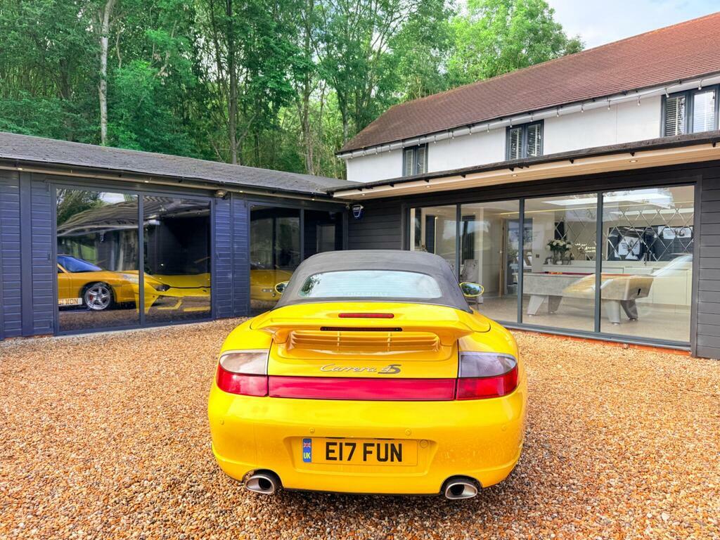 Porsche 911 3.6 911 Carrera Black #21