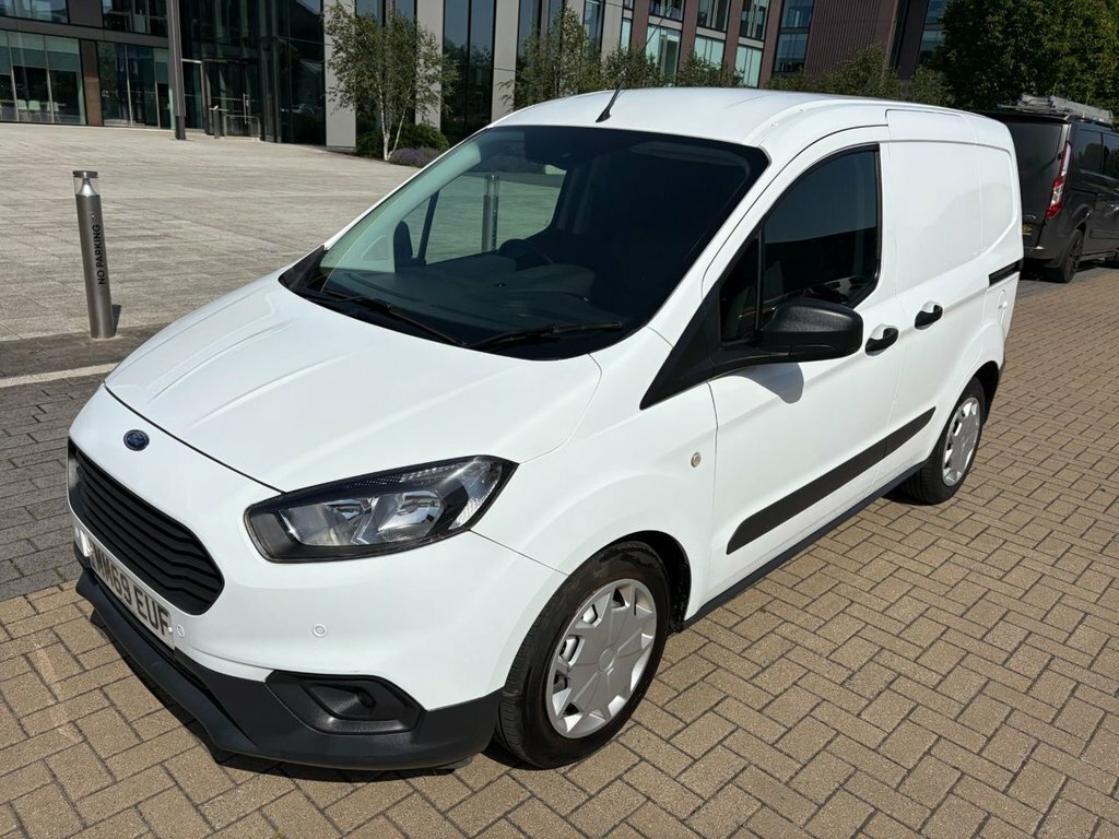 Ford Transit Courier 1L Leader White