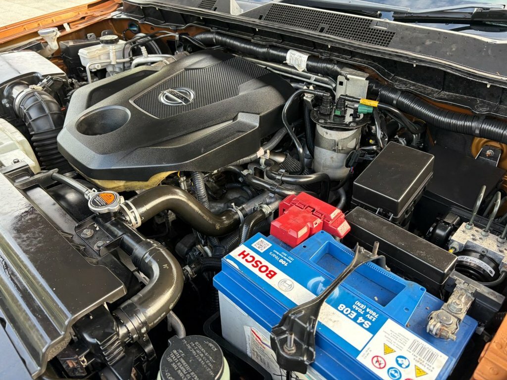 Nissan Navara Tekna White #36