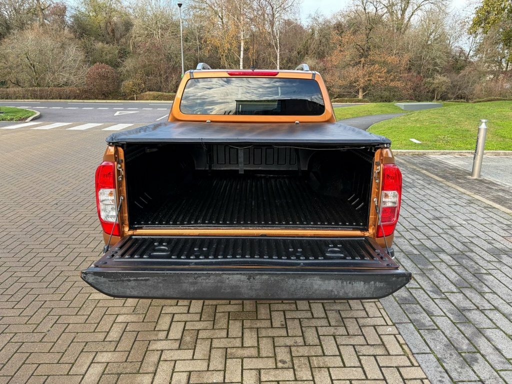 Nissan Navara Tekna White #8