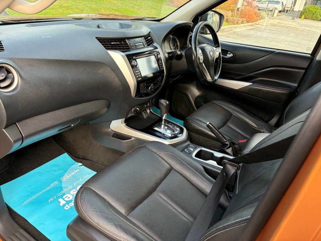 Nissan Navara Tekna White #19