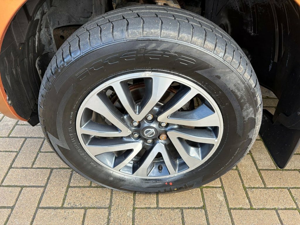 Nissan Navara Tekna White #32