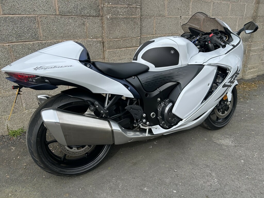 Suzuki  Super Sports Fantastic Condition With Only 2244 Mi YG22JXE White #3