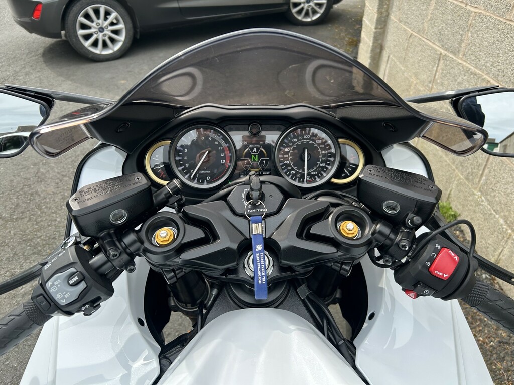 Suzuki  Super Sports Fantastic Condition With Only 2244 Mi YG22JXE White #6