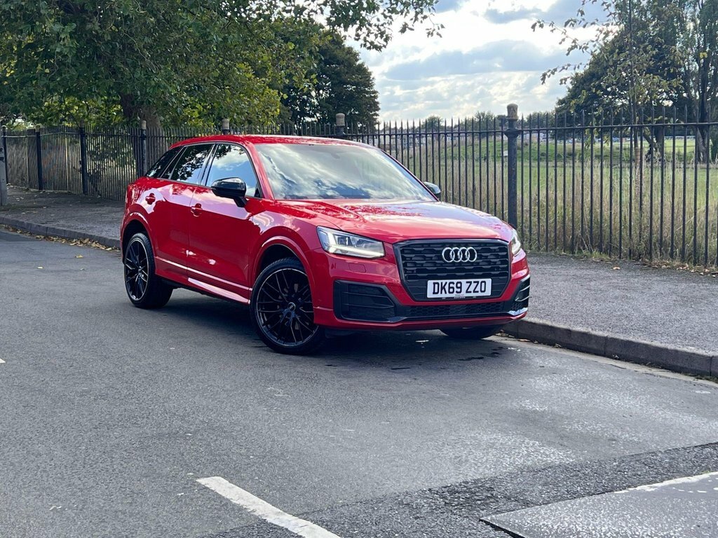 Audi Q2 1.6L Black Edition DK69ZZO Red #4