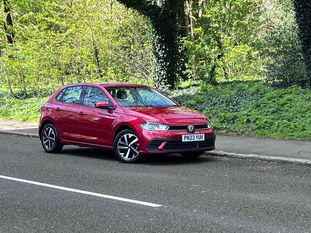 Volkswagen Polo 1L Life Red #4