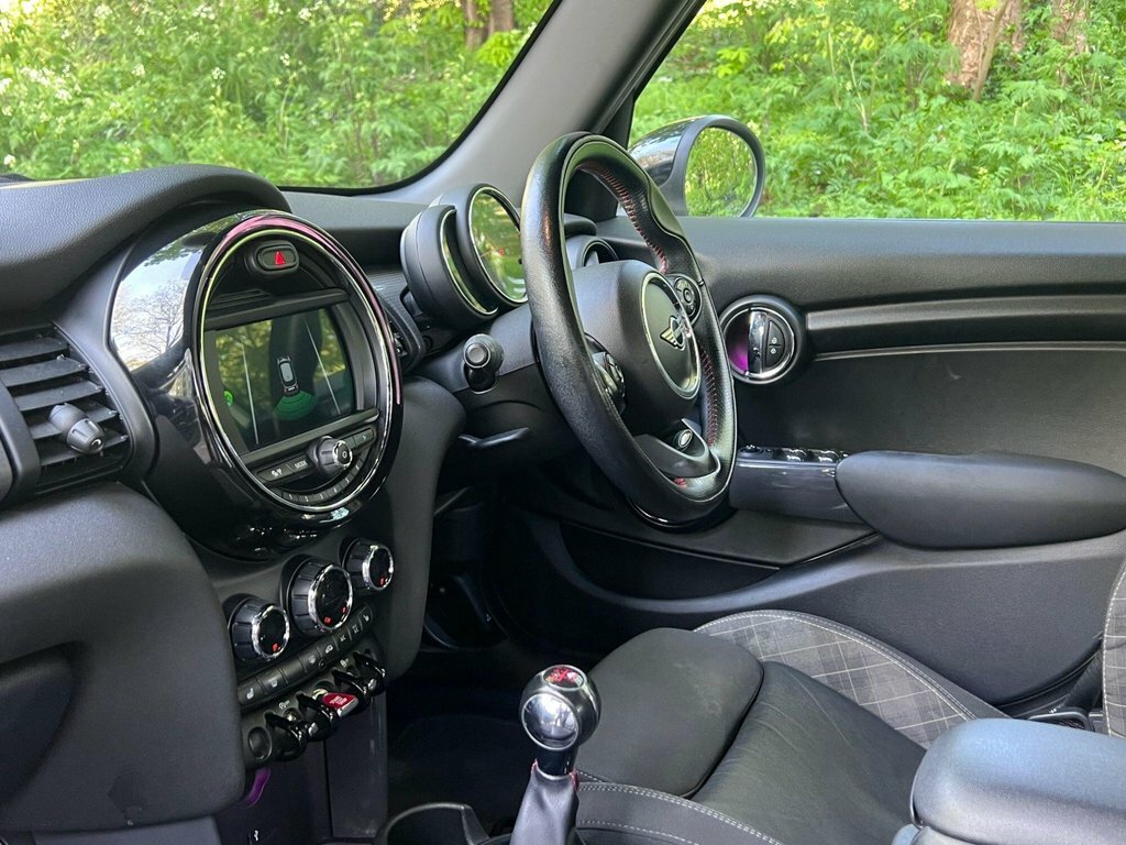 Mini Hatch 1.5L Cooper Sport YV68EYA White #2