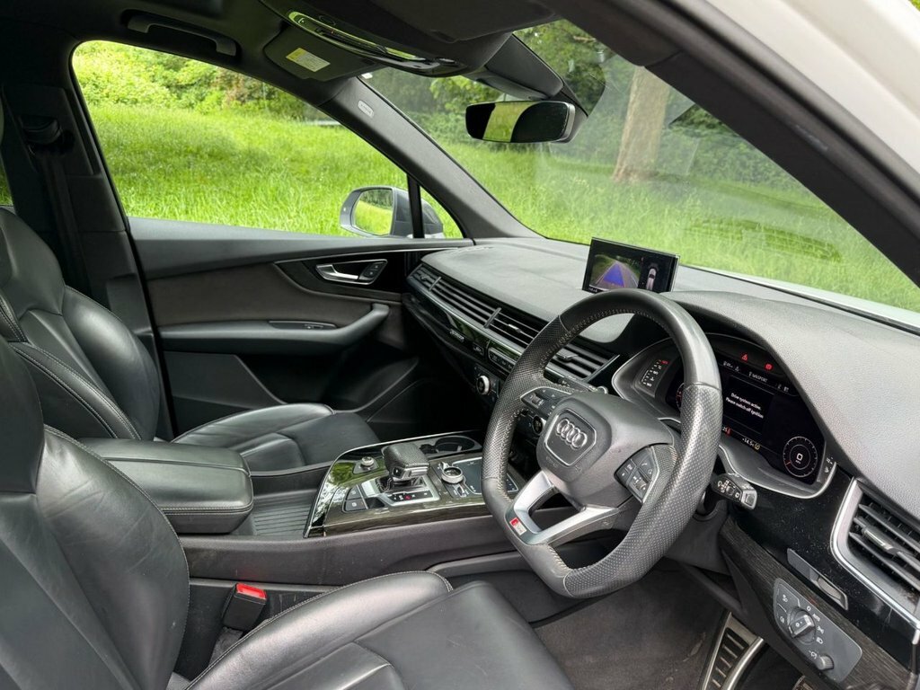 Audi Q7 3L Black Edition KL68JVV White #2