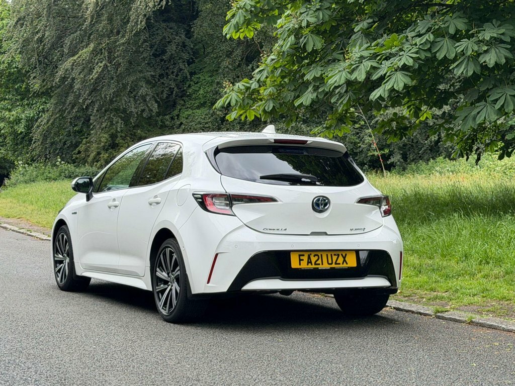 Toyota Corolla 1.8L Design FA21UZX White #6