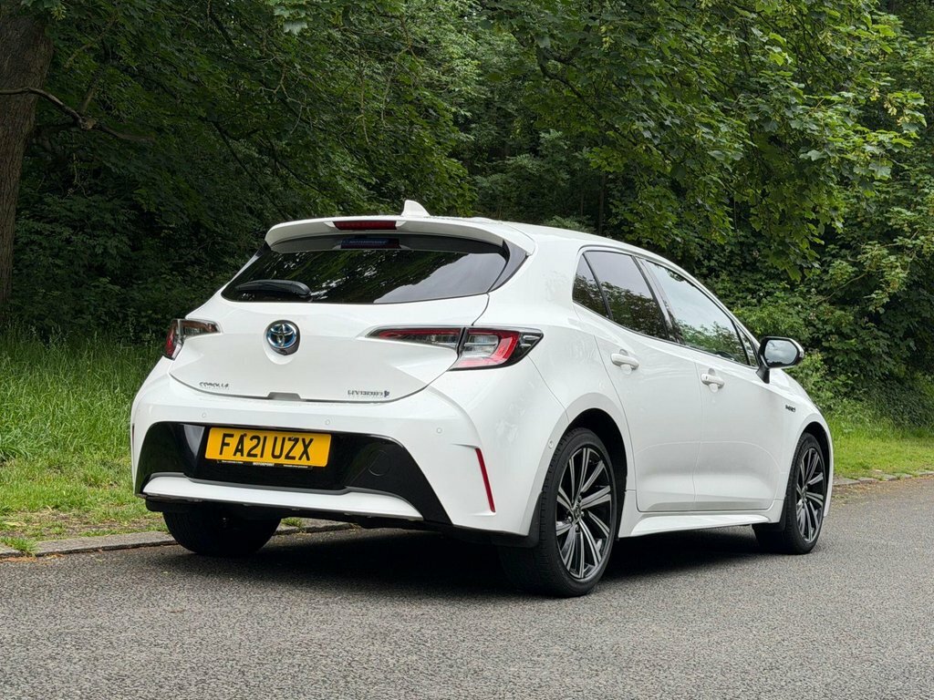 Toyota Corolla 1.8L Design FA21UZX White #5
