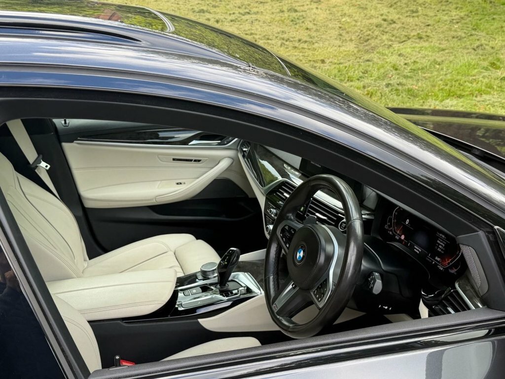 BMW 5 Series Se Black #16