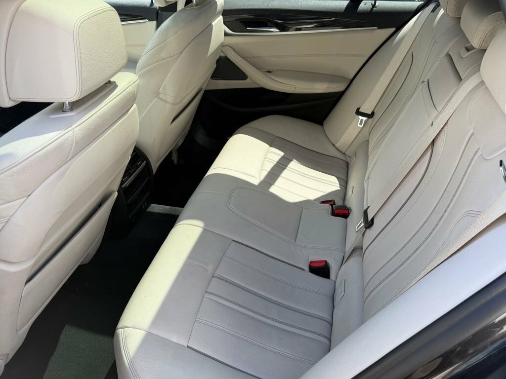 BMW 5 Series Se Black #14