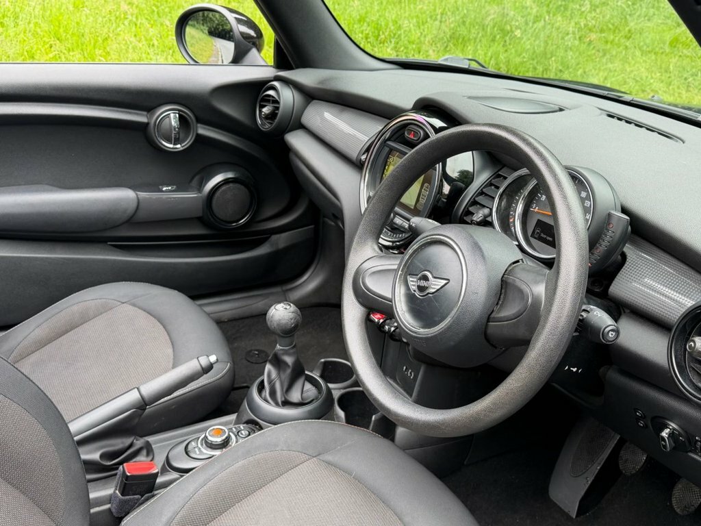 Mini Convertible 1.5L Cooper Black #2