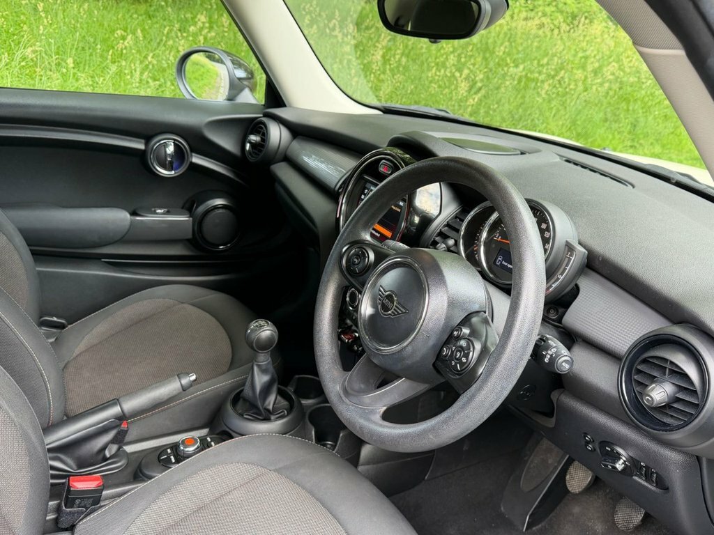 Mini Hatch 1.5L Cooper Classic AU68LBA White #2