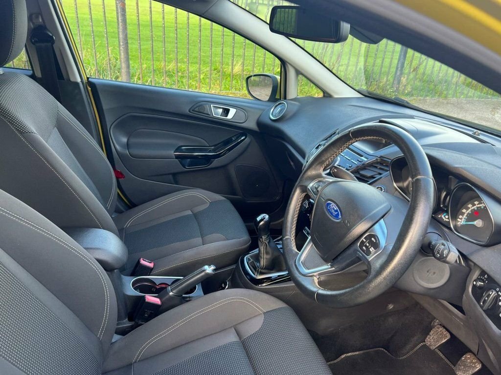 Ford Fiesta 1L Titanium Yellow #2