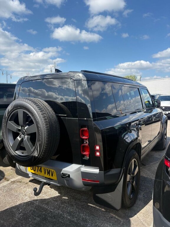 Land Rover Defender 110 3L S Black #2
