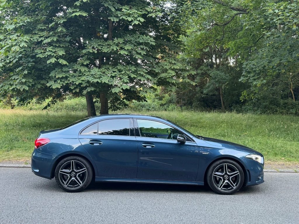 Mercedes-Benz A Class 2L Amg Line Edition Blue #4