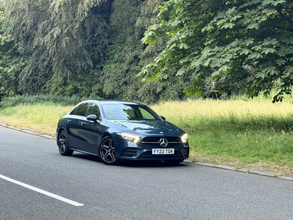 Mercedes-Benz A Class 2L Amg Line Edition Blue #3