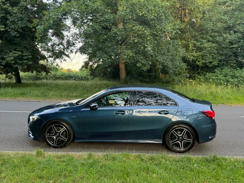 Mercedes-Benz A Class 2L Amg Line Edition Blue #5