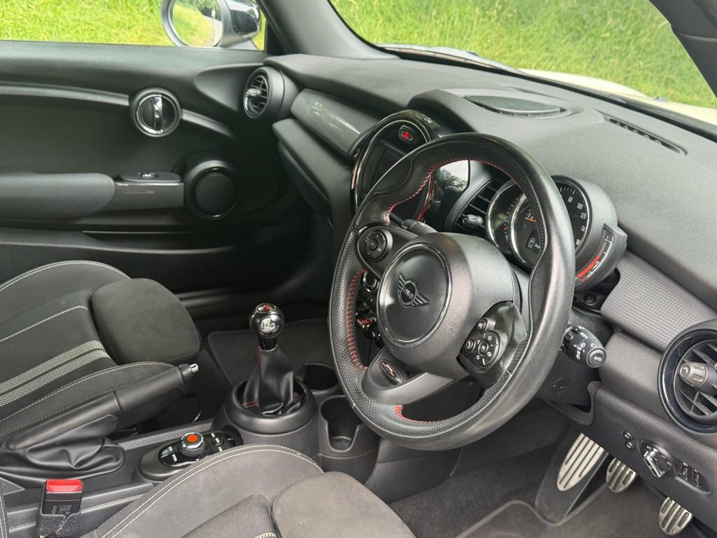 Mini Hatch 1.5L Cooper Sport White #2