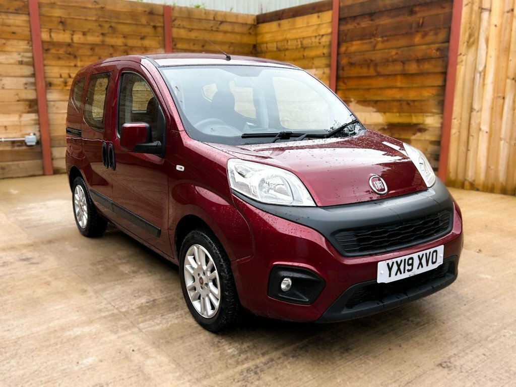 Fiat Qubo 1.4L Lounge Red #4