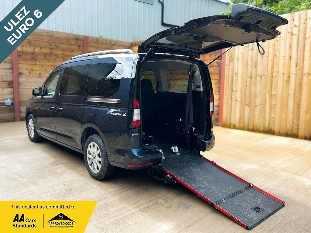 Ford Grand Tourneo Connect 2L Titanium Blue