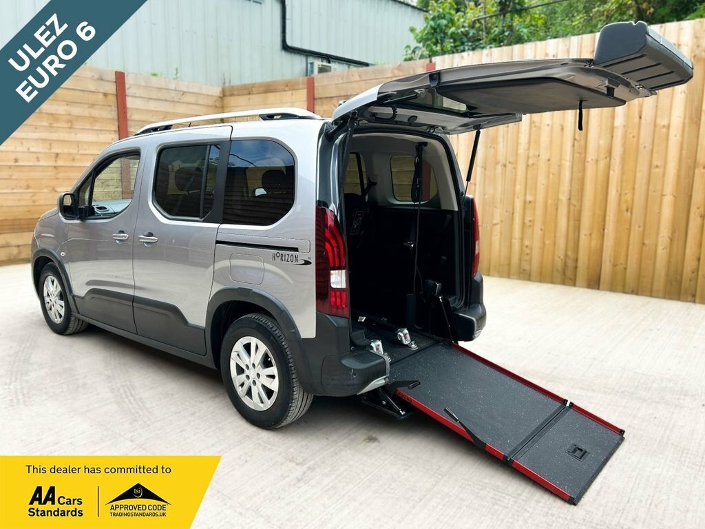 Peugeot Rifter 1.2L Allure Grey