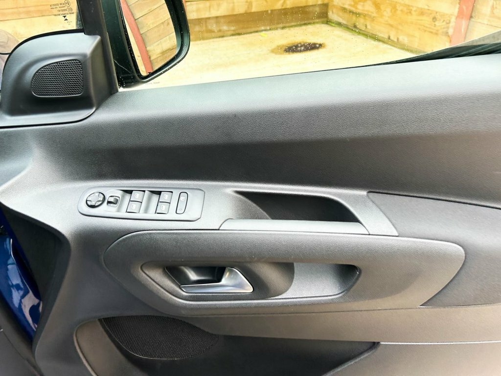 Vauxhall Combo Life Life Ultimate XL Green #26