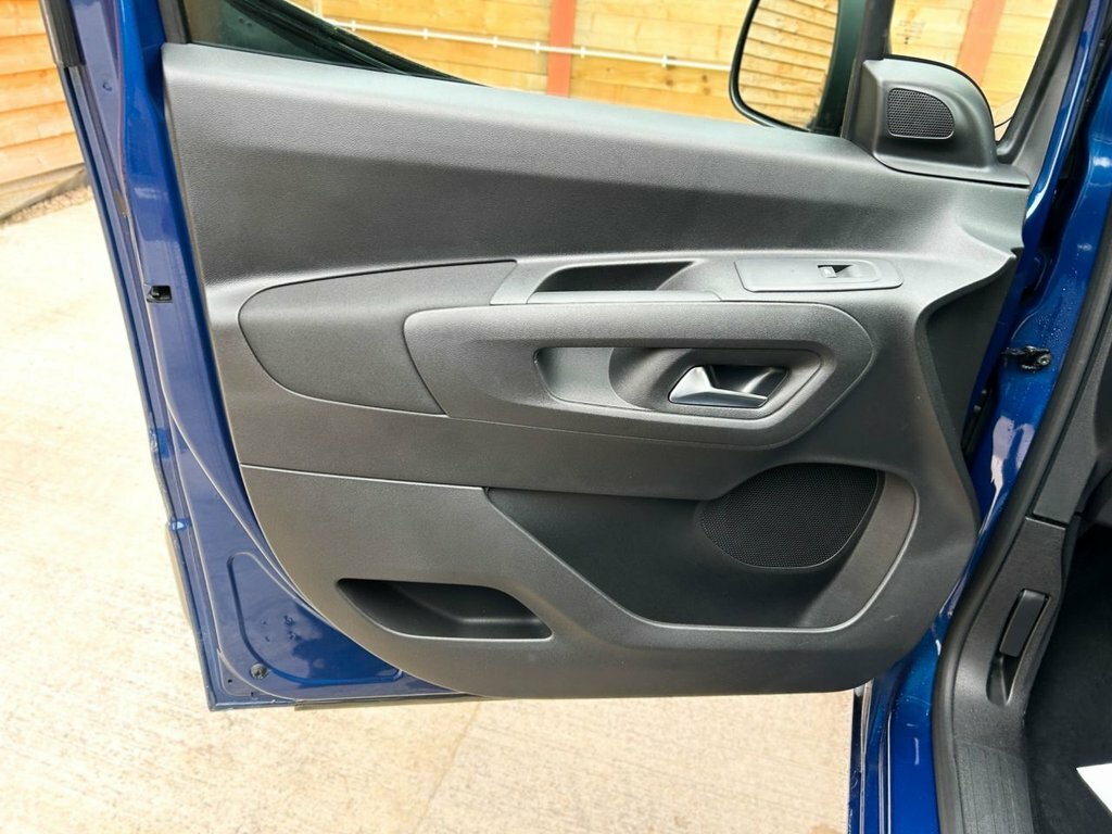 Vauxhall Combo Life Life Ultimate XL Green #27