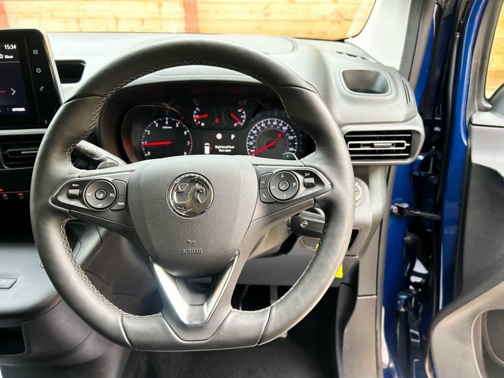 Vauxhall Combo Life Life Ultimate XL Green #24