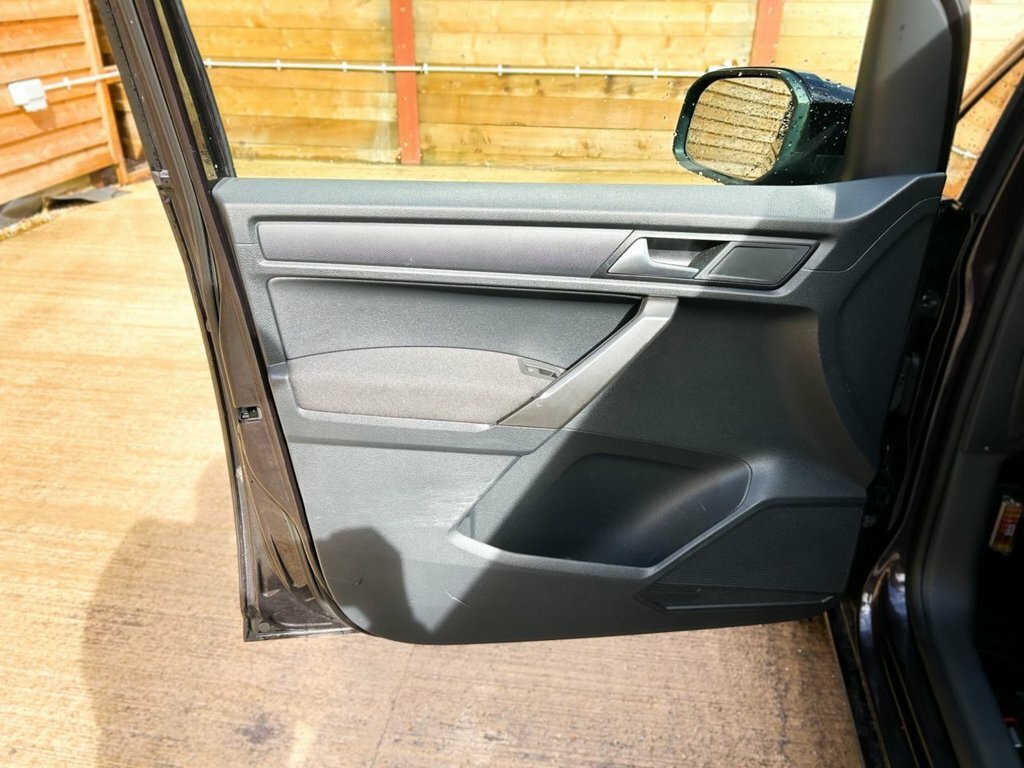 Volkswagen Caddy Life Life 2.0 Tdi Bluemotion Tech Mpv Green #28