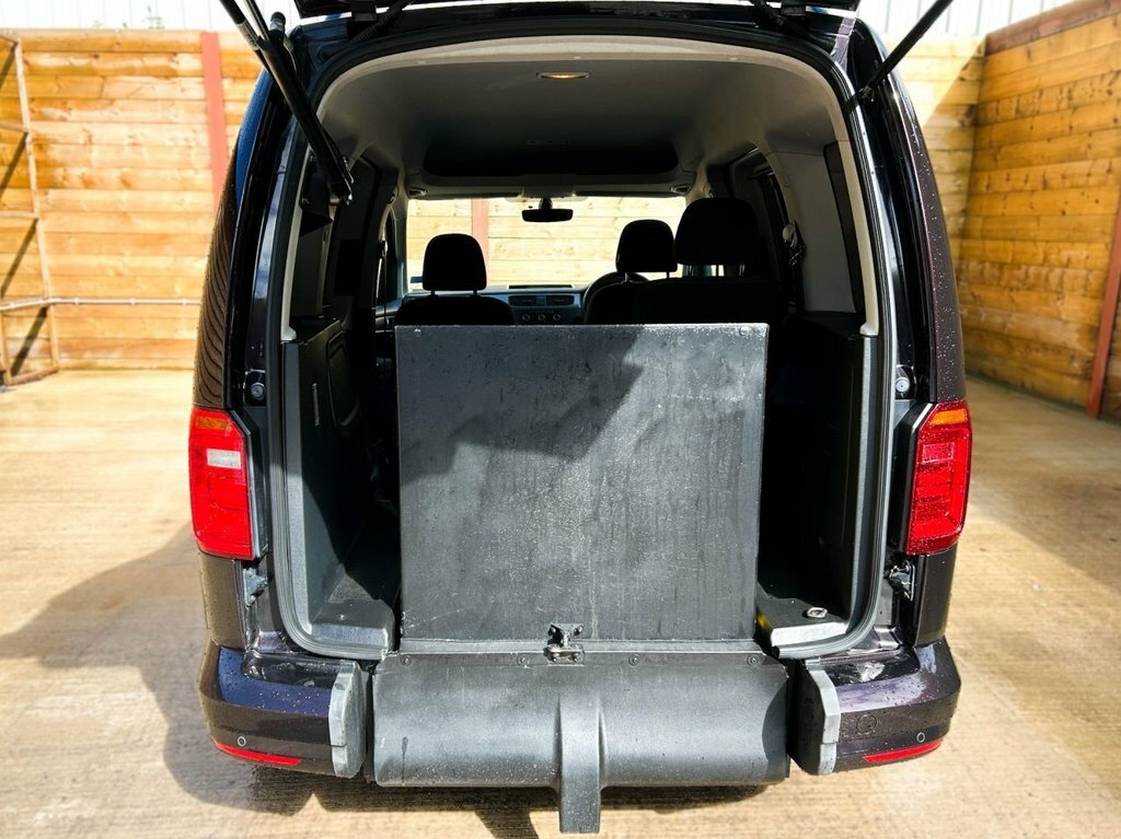 Volkswagen Caddy Life Life 2.0 Tdi Bluemotion Tech Mpv Green #13