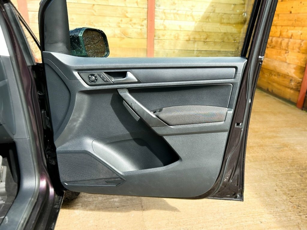 Volkswagen Caddy Life Life 2.0 Tdi Bluemotion Tech Mpv Green #26